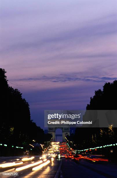 champs elysees at night - paris rive droite photos et images de collection