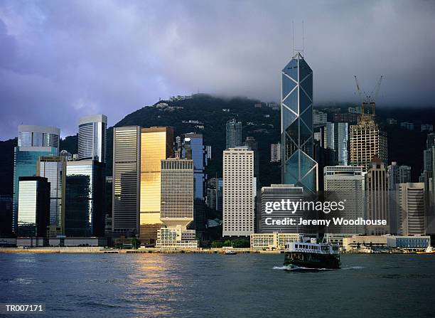 republic of china, hong kong skyline and harbor - sudeste da china imagens e fotografias de stock