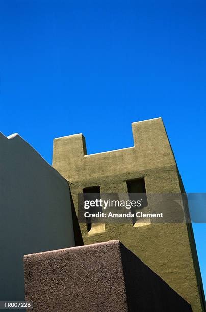 modern adobe tower in new mexico - michelle pfeiffer filming on set of new movie stardust april 24 2006 stockfoto's en -beelden