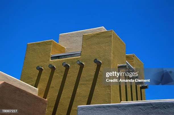 modern adobe tower in new mexico - amanda and amanda fotografías e imágenes de stock