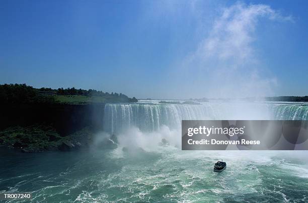 tour boat below niagara falls - gen colin powell announces major gift to the city college of new york may 3 stockfoto's en -beelden