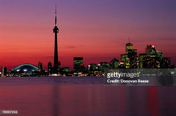 toronto harbor at dusk - canadas grammy night a salute to canadas nominees at the 58thgrammy awards and showcase of canadian music excellence stockfoto's en -beelden