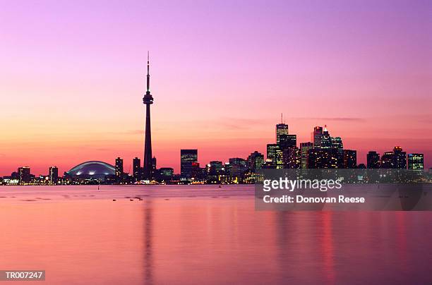 toronto harbor and skyline at sunset - canadas grammy night a salute to canadas nominees at the 58thgrammy awards and showcase of canadian music excellence stockfoto's en -beelden