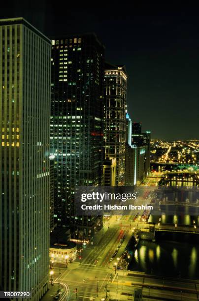 chicago at night - wacker drive stockfoto's en -beelden