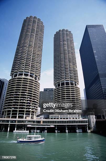 skyscrapers in marina city district of chicago - 6th annual ucp of nyc santa project party and auction benefiting united cerebral palsy of new york city stockfoto's en -beelden