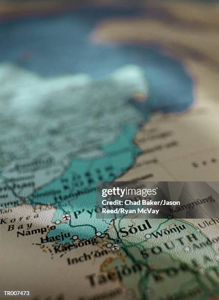 detail of a map of korea - wirtschaftsboom der tigerstaaten stock-fotos und bilder