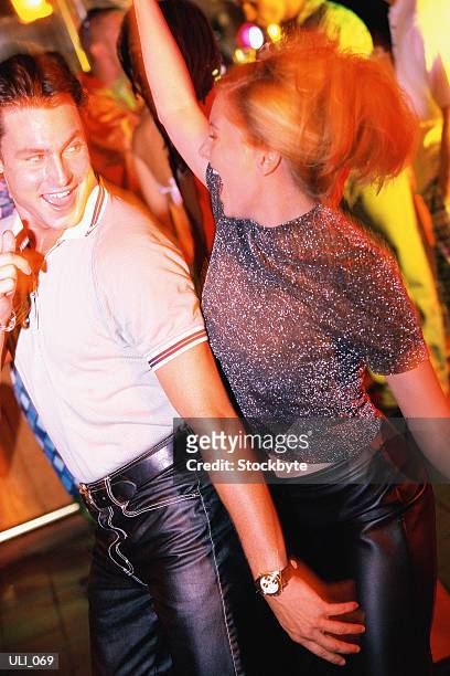 man and woman dancing in nightclub - tokyo governor and leader of the party of hope yuriko koike on the campaign trial for lower house elections stockfoto's en -beelden