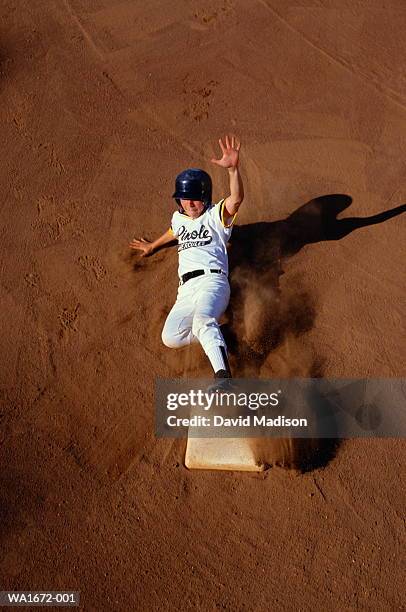 baseball, player sliding into plate, elevated view - deslizar - fotografias e filmes do acervo