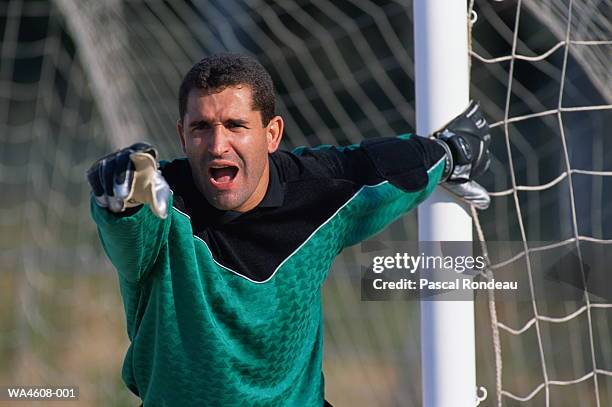 soccer goalie organising defence - amateur stock-fotos und bilder
