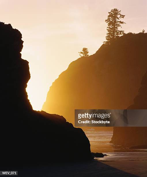 cliffs and ocean at sunset - martin schulz gives statement as possibility of grand coalition grows stockfoto's en -beelden