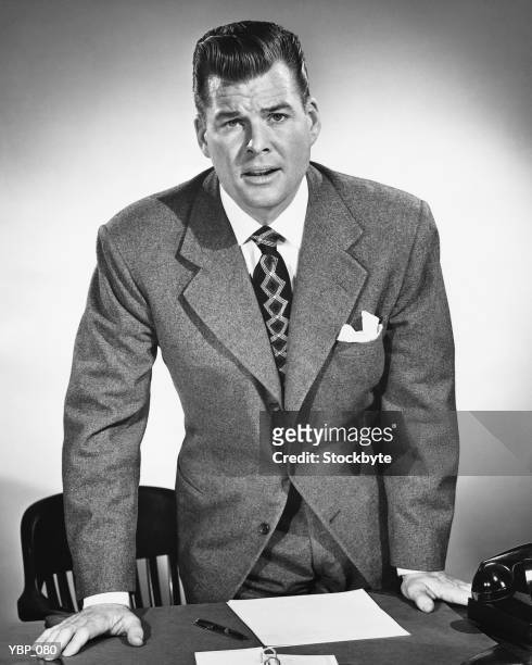 man leaning on desk - only mid adult men stock pictures, royalty-free photos & images