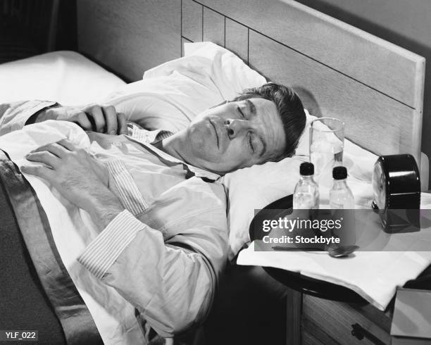 sick man sleeping - alleen oudere mannen stockfoto's en -beelden