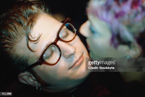 woman kissing man on cheek - intensidade de cores imagens e fotografias de stock