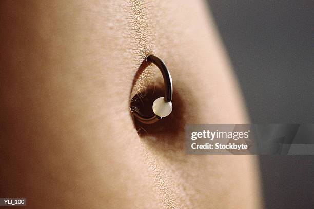 belly button ring, close-up - belly ring foto e immagini stock