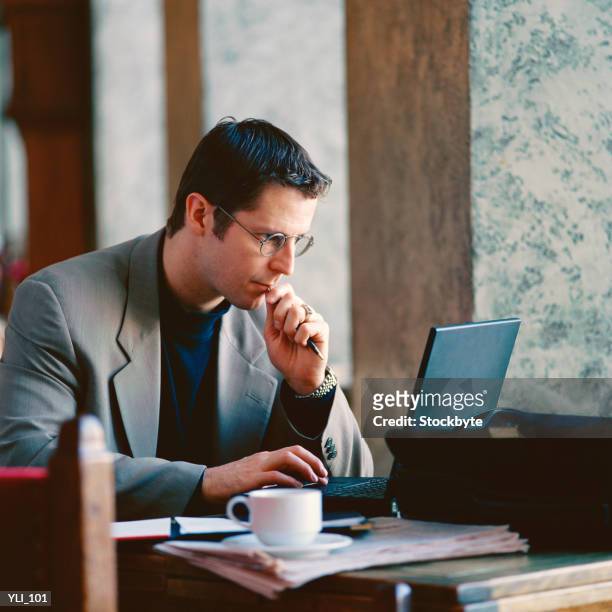 businessman working in restaurant - só homens de idade mediana imagens e fotografias de stock