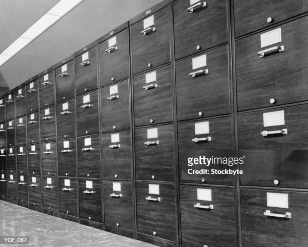 row of filing cabinets - of fotografías e imágenes de stock