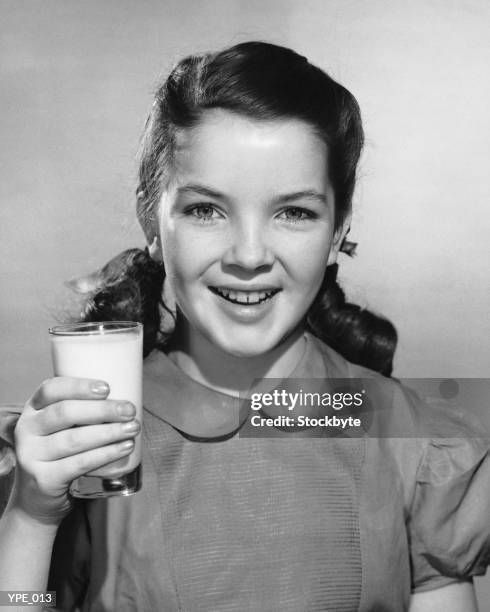 girl holding glass of milk - of stockfoto's en -beelden