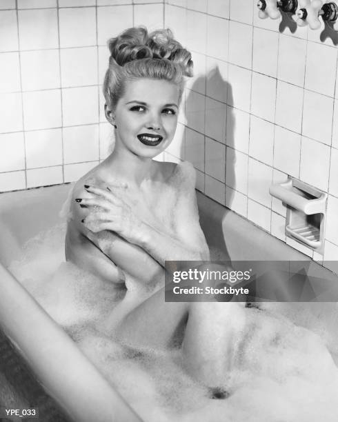 frau ein schaumbad - beautiful woman bath stock-fotos und bilder