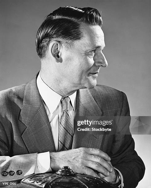 man posing - alleen oudere mannen stockfoto's en -beelden