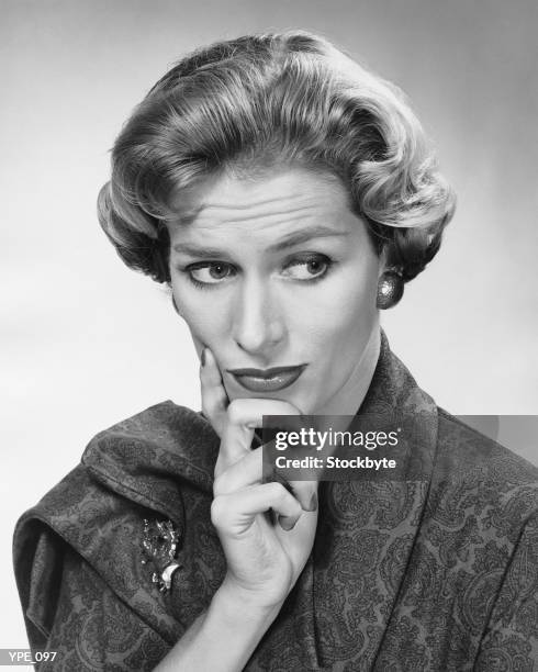 donna guardando preoccupato - lunghezza di capelli foto e immagini stock