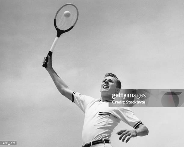 man playing tennis - the glorious 12th marks the official start of grouse shooting season stockfoto's en -beelden