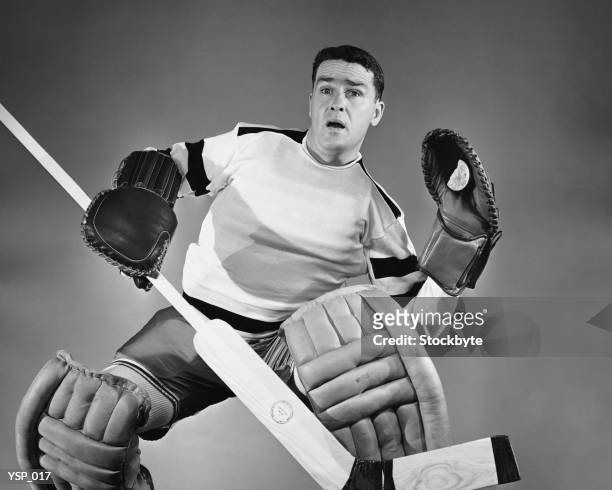 hockey goalie - only mid adult men stock pictures, royalty-free photos & images