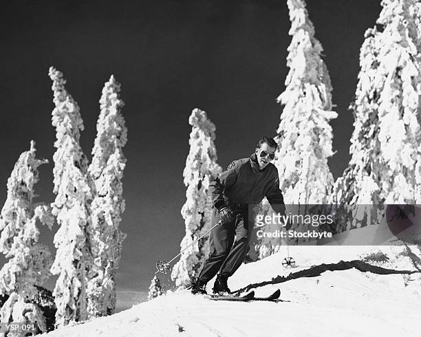 hombre de esquí - no racismo fotografías e imágenes de stock