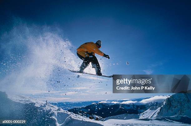 snowboarder in motion - snowboard imagens e fotografias de stock
