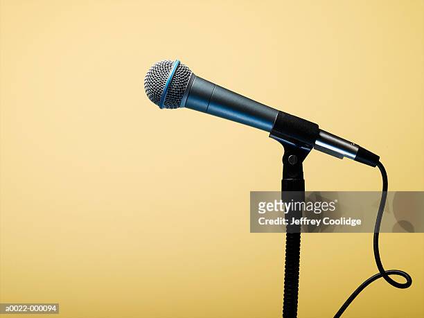 microphone on stand - microphone stand - fotografias e filmes do acervo