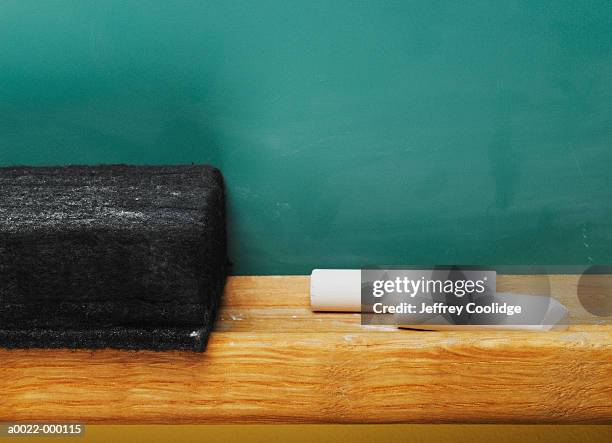 eraser and chalk on blackboard - chalkboard eraser stockfoto's en -beelden