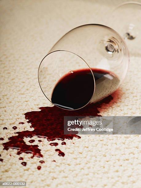 spilled glass of red wine - wine stain imagens e fotografias de stock