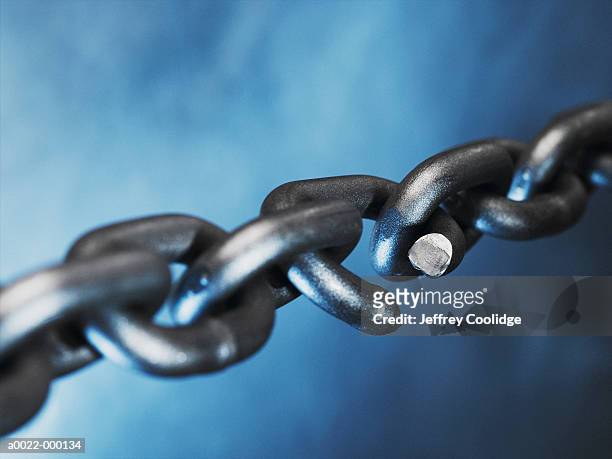 chain with broken link - chain stock-fotos und bilder