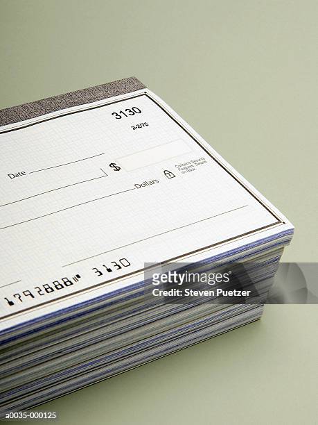 stack of blank checks - scheck stock-fotos und bilder