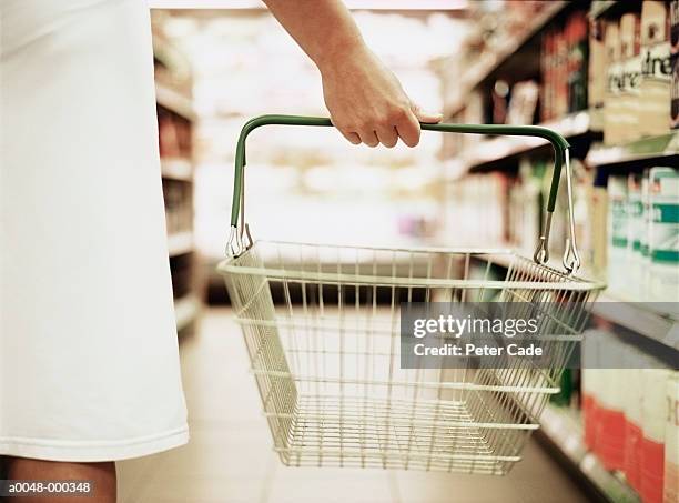 woman holding empty  basket - women wearing nothing 個照片及圖片檔