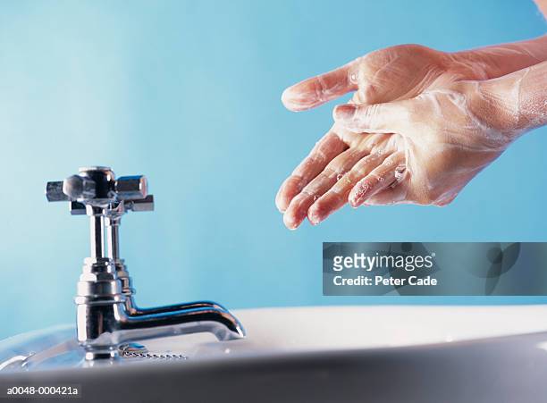 woman washing hands - hand wash 個照片及圖片檔
