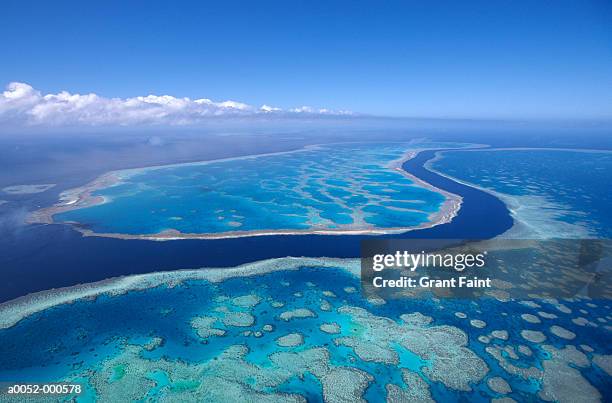 great barrier reef - great barrier reef aerial ストックフォトと画像