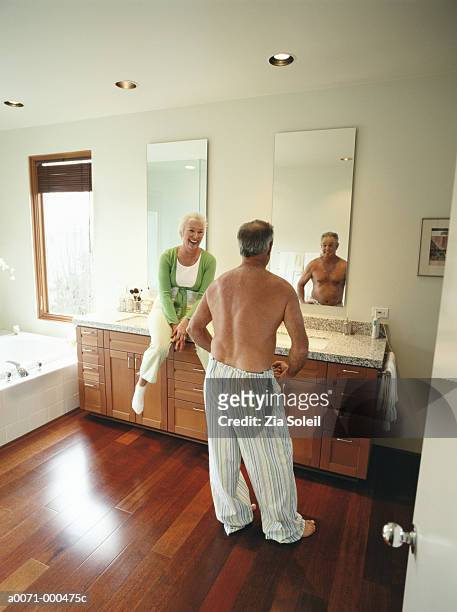 man posing in mirrorat home - soleil humour stockfoto's en -beelden