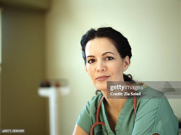 portrait of nurse - krankenschwester portrait stock-fotos und bilder