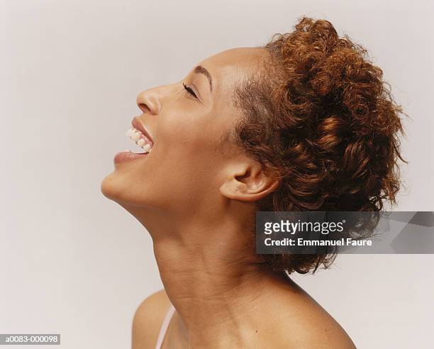 portrait of woman laughing - perfil vista lateral fotografías e imágenes de stock