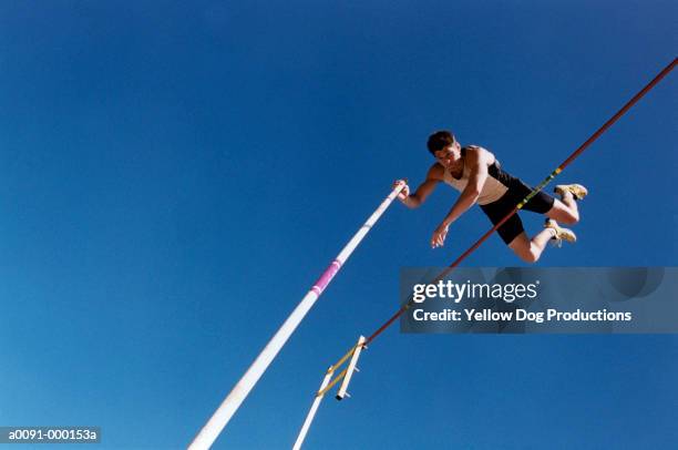 man pole vaulting - stabhochsprung stock-fotos und bilder