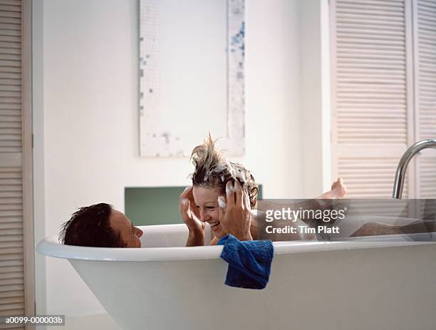 couple in bathtub - bad relationship stockfoto's en -beelden
