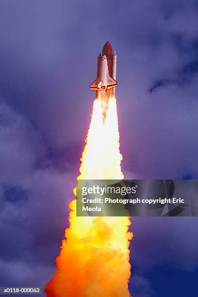 space shuttle taking off - space shuttle stock pictures, royalty-free photos & images