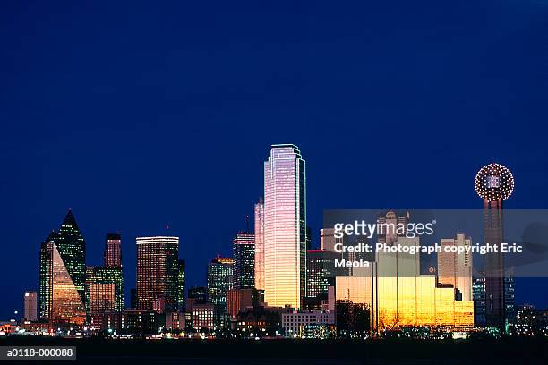 illuminated skyscrapers - dallas skyline stock pictures, royalty-free photos & images