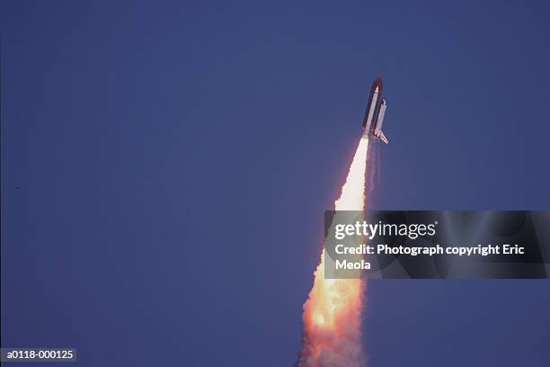 shuttle in flight - space shuttle stock pictures, royalty-free photos & images