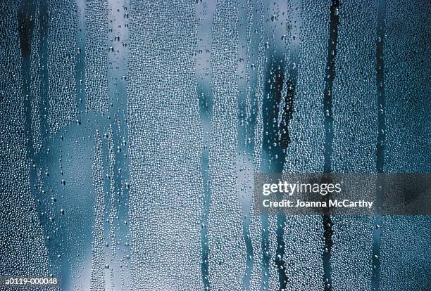 rain droplets on window - regen stock-fotos und bilder