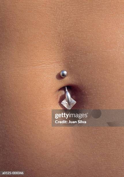 pierced naval - navel stockfoto's en -beelden