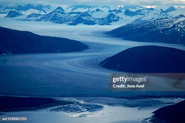 distant view of mountain ranges covered with snow, alaska, usa. - distant imagens e fotografias de stock