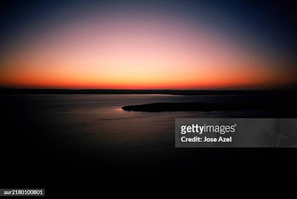 sunset over lake michigan - sunset lake imagens e fotografias de stock