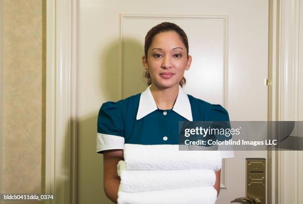 portrait of a waitress holding towels - handle stock-fotos und bilder