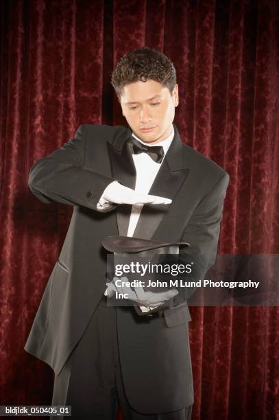 magician performing a magic tricks on stage - john lund ストックフォトと画像